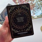Vandmanden kort – Moni Sattler